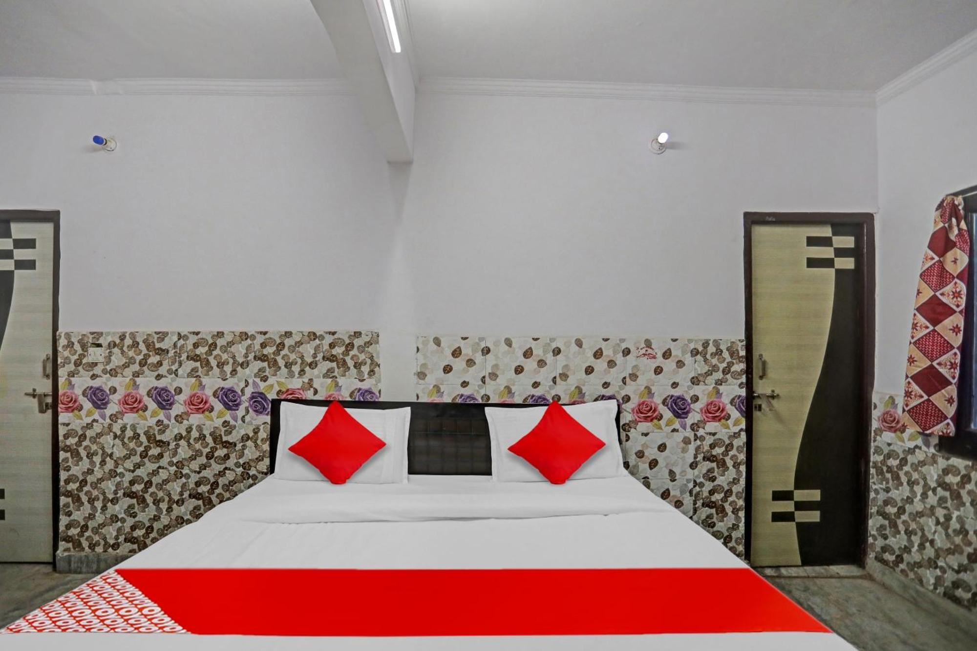 Super O Malik House Red Apple Hotel 3*