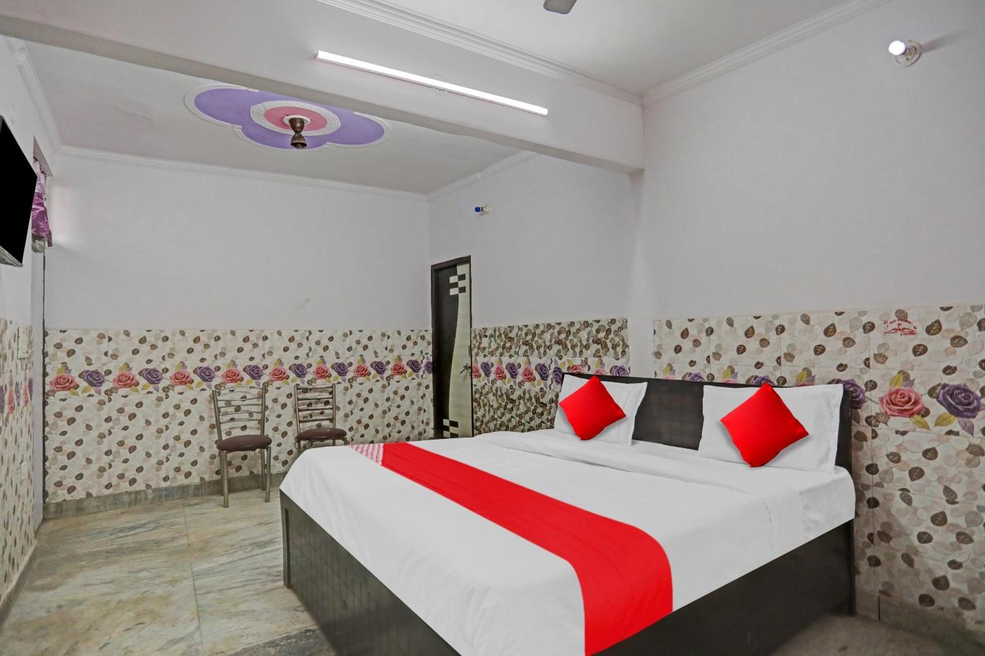 Super O Malik House Red Apple Hotel New Delhi