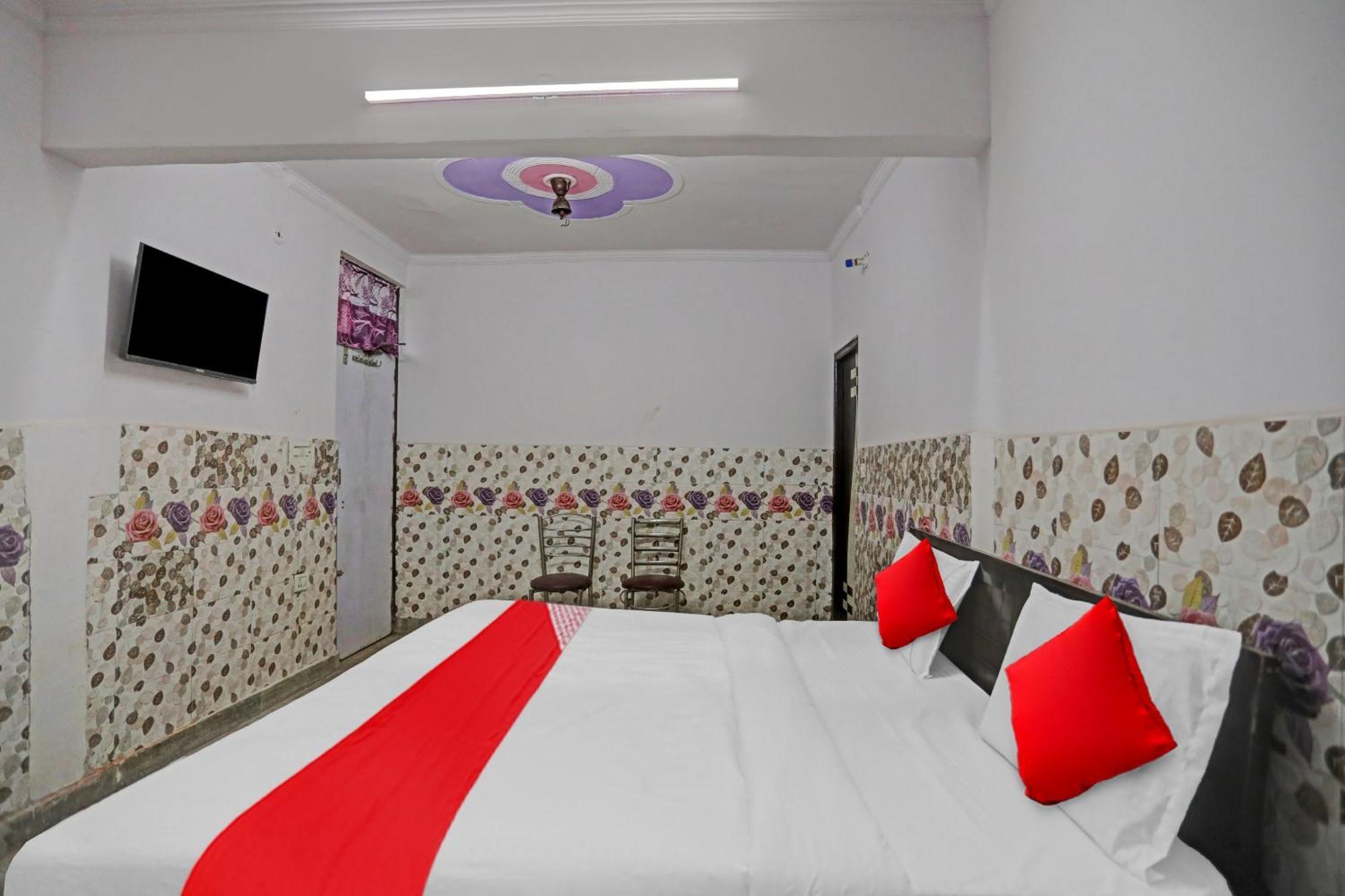 Super O Malik House Red Apple Hotel 3*