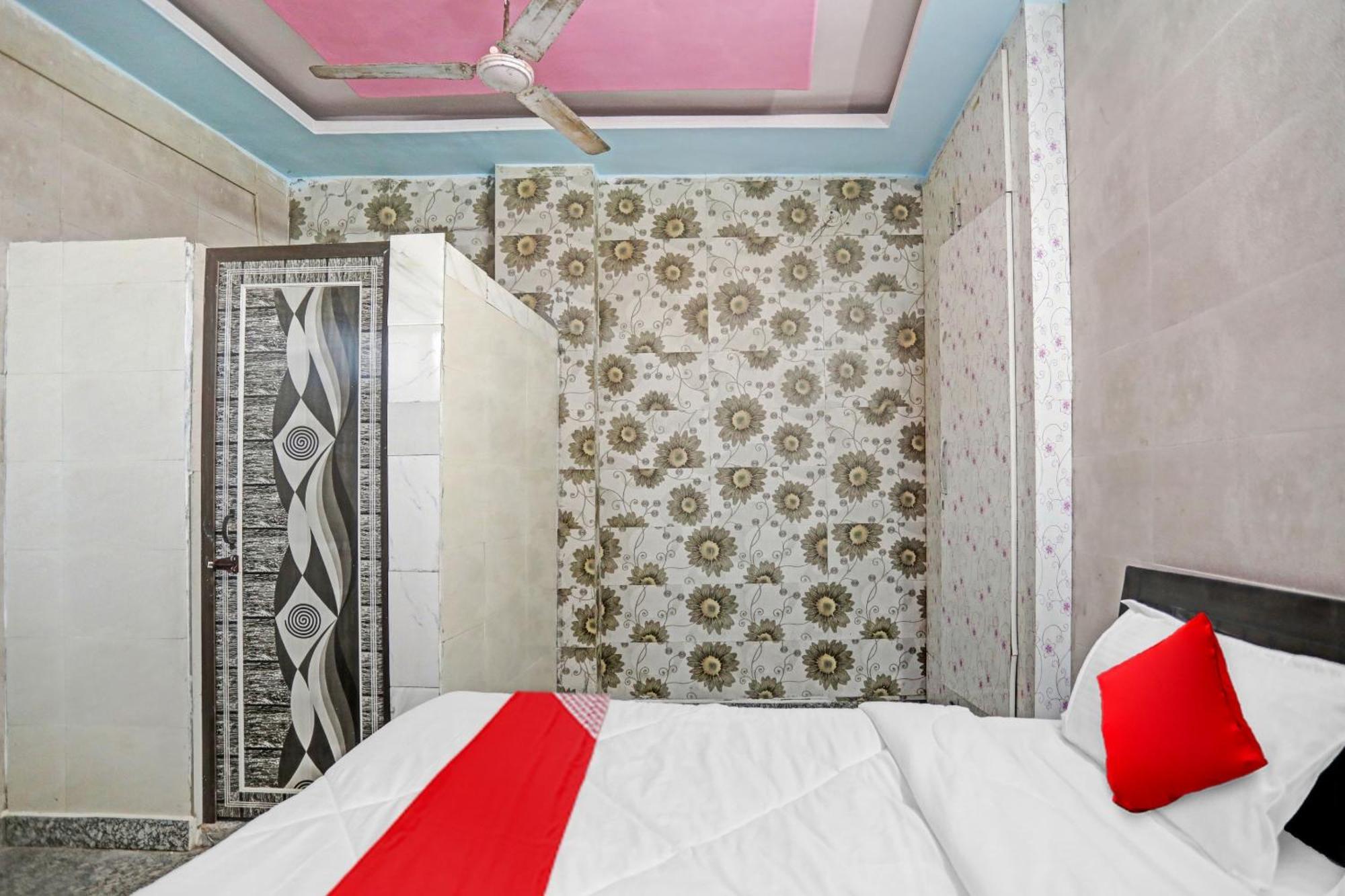 Super O Malik House Red Apple 3* New Delhi