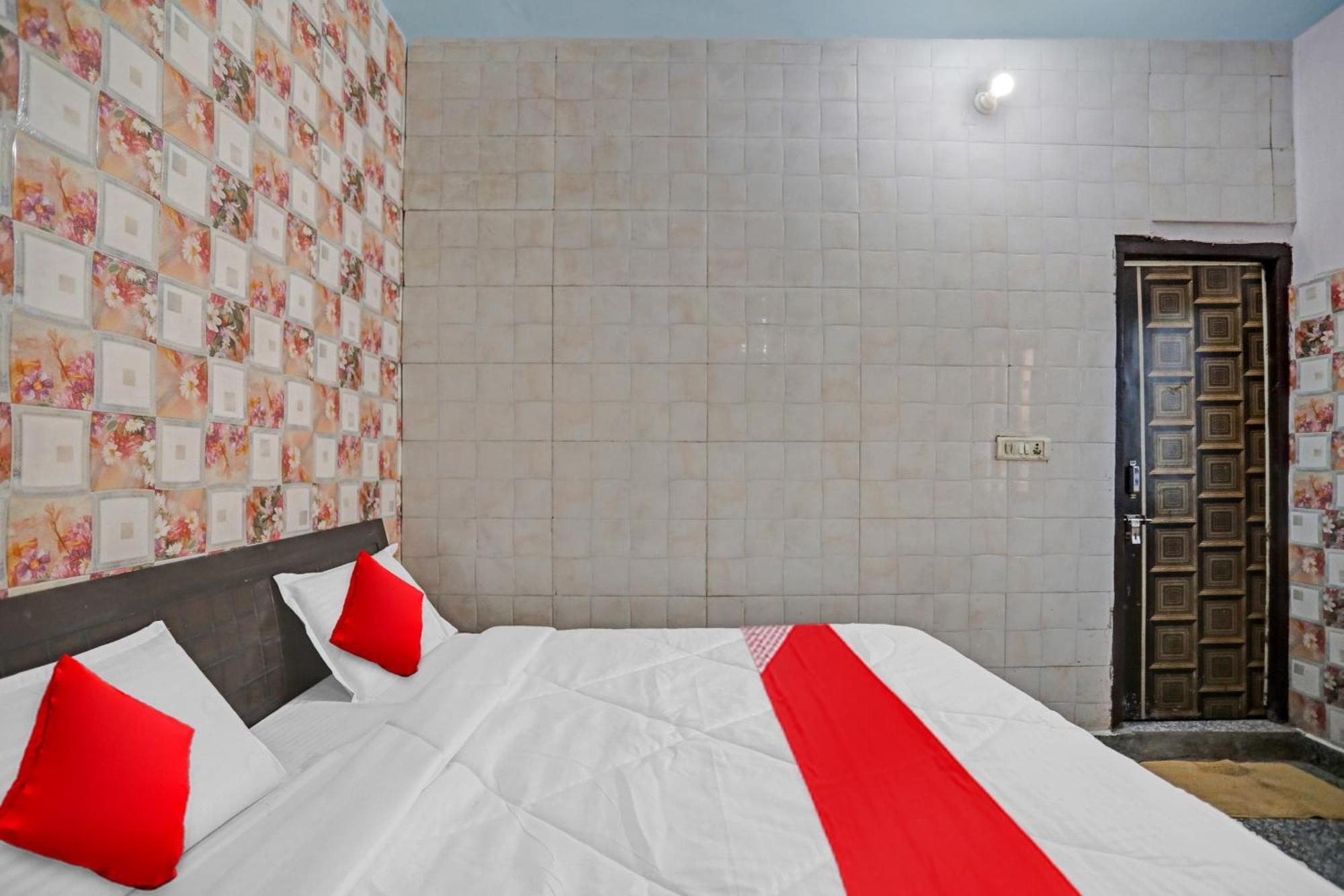 Super O Malik House Red Apple Hotel 3*